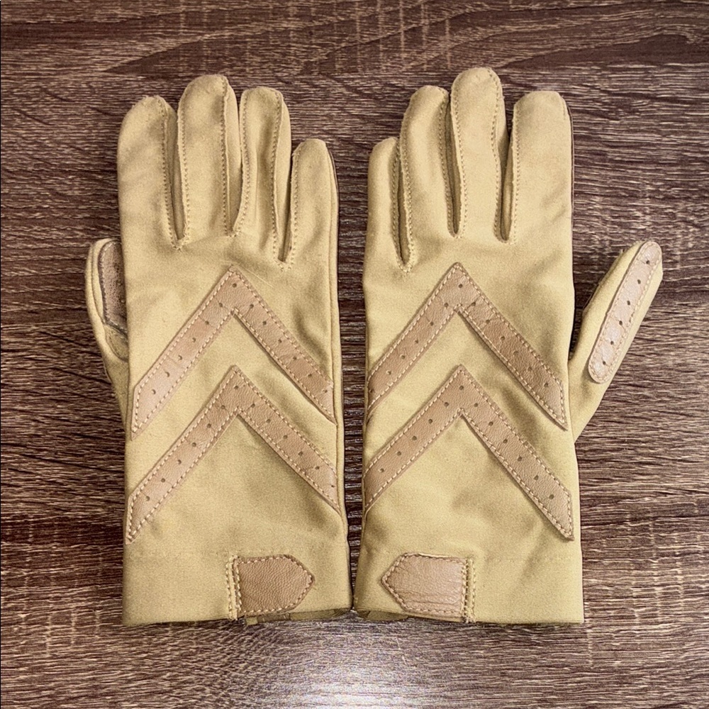 Vintage Small/ Medium  Stretch Tan Women’s Gloves